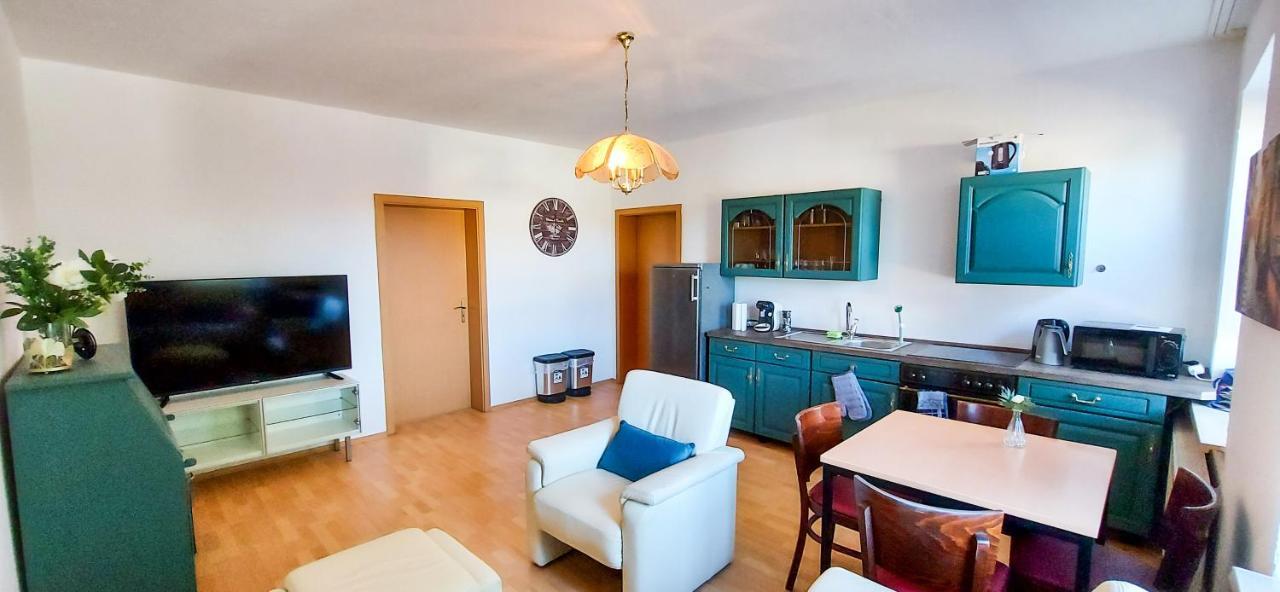 DIVINO Pension Apartment Lutzen Bagian luar foto
